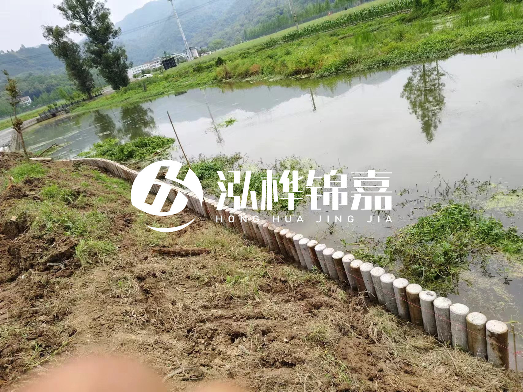 安順市挖機打木樁專業(yè)施工-河道水泥樁護坡多少錢一米？