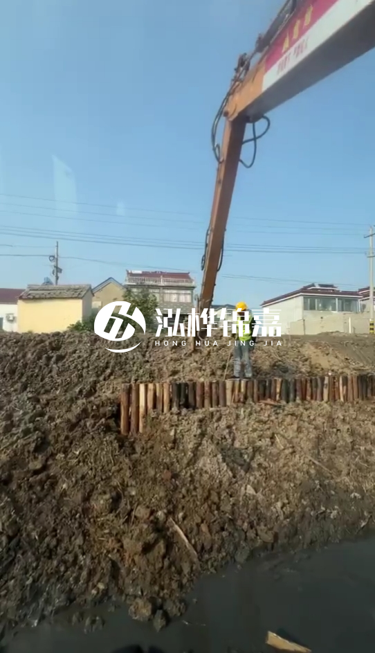 畢節(jié)市挖機打木樁專業(yè)施工-河道護坡木樁會不會腐爛？