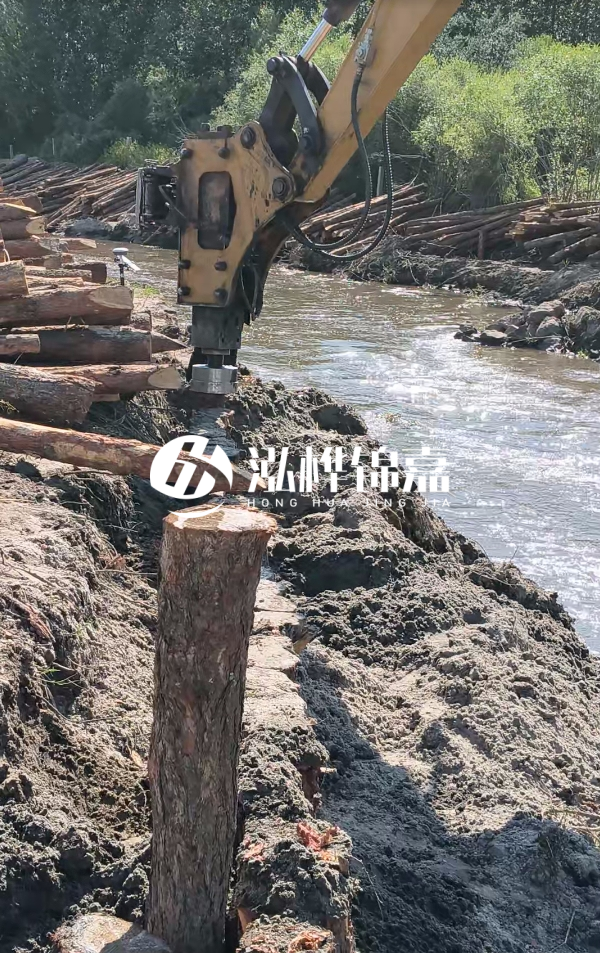 酒泉挖機打木樁專業(yè)施工-圍堰施工用松木樁可以嗎？