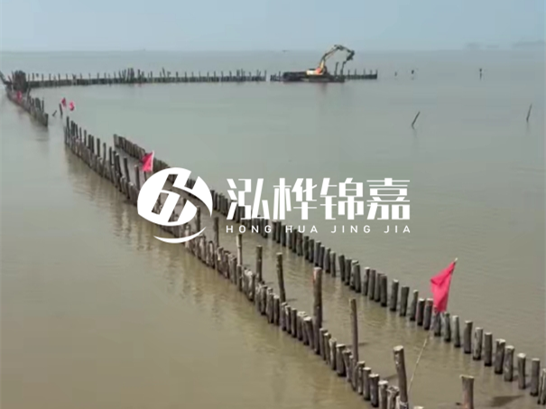 河道護坡打樁對河岸保護有何作用？河道松木樁水面需要預(yù)留多長？