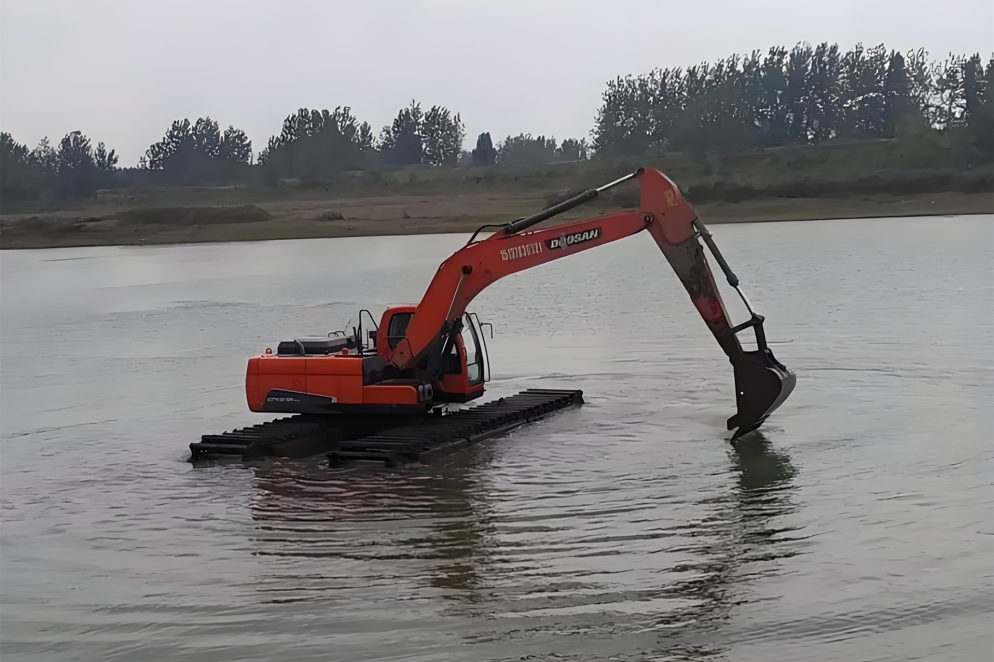 南昌水挖清淤團(tuán)隊(duì)泓樺錦嘉-大面積沼澤地清淤總價(jià)一般什么范圍？