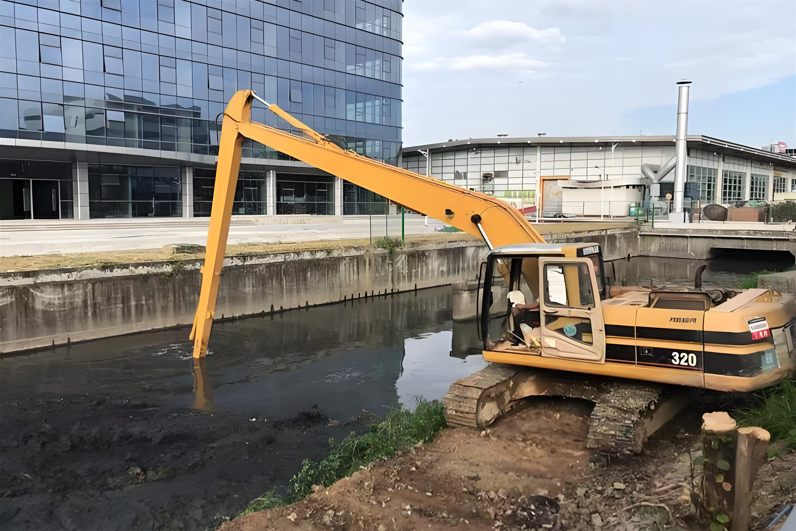 山西臨汾水挖清淤團(tuán)隊(duì)泓樺錦嘉-水庫清淤需要放空水嗎？