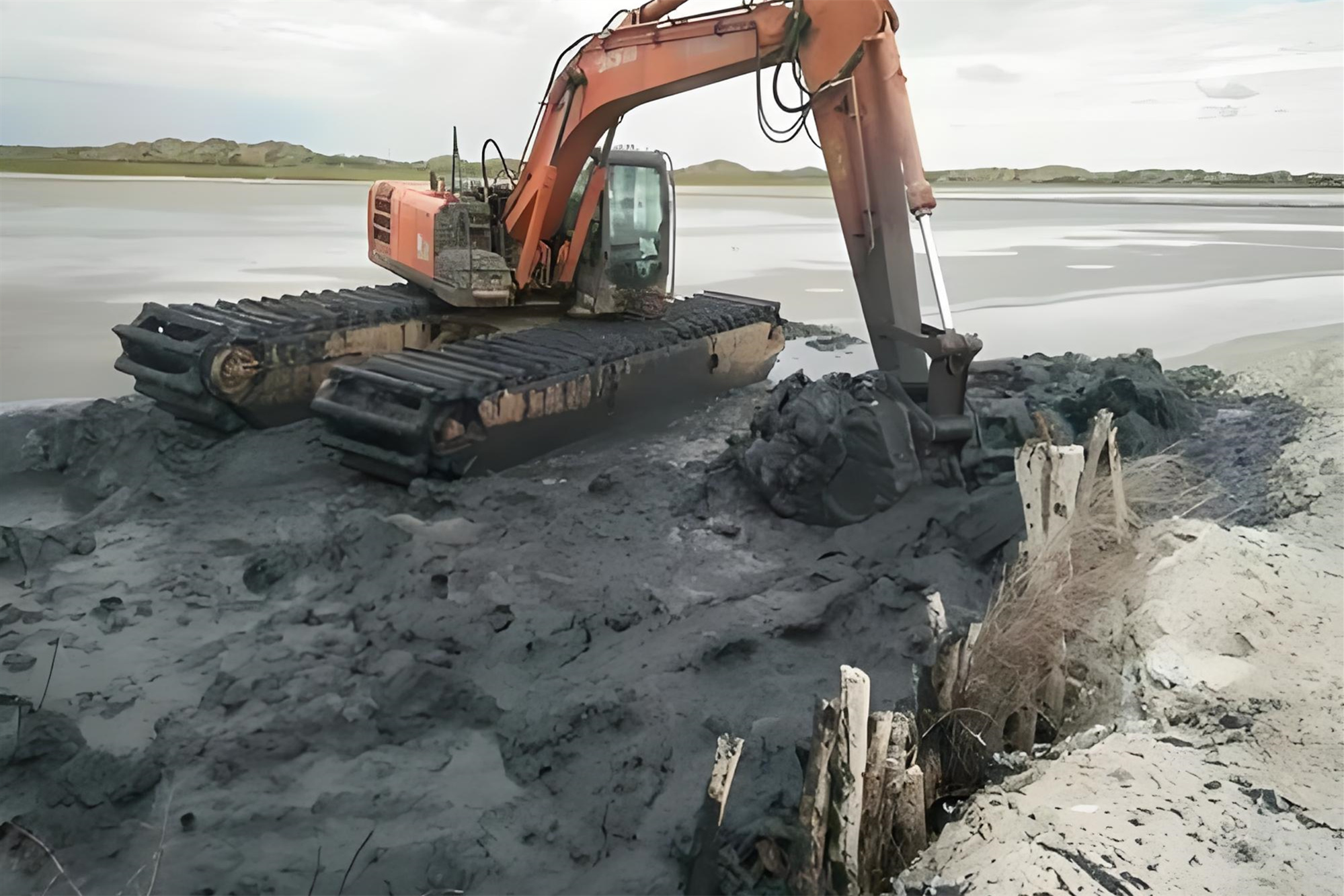 北京昌平區(qū)水上挖機清淤隊-挖機清淤效率受哪些因素影響？